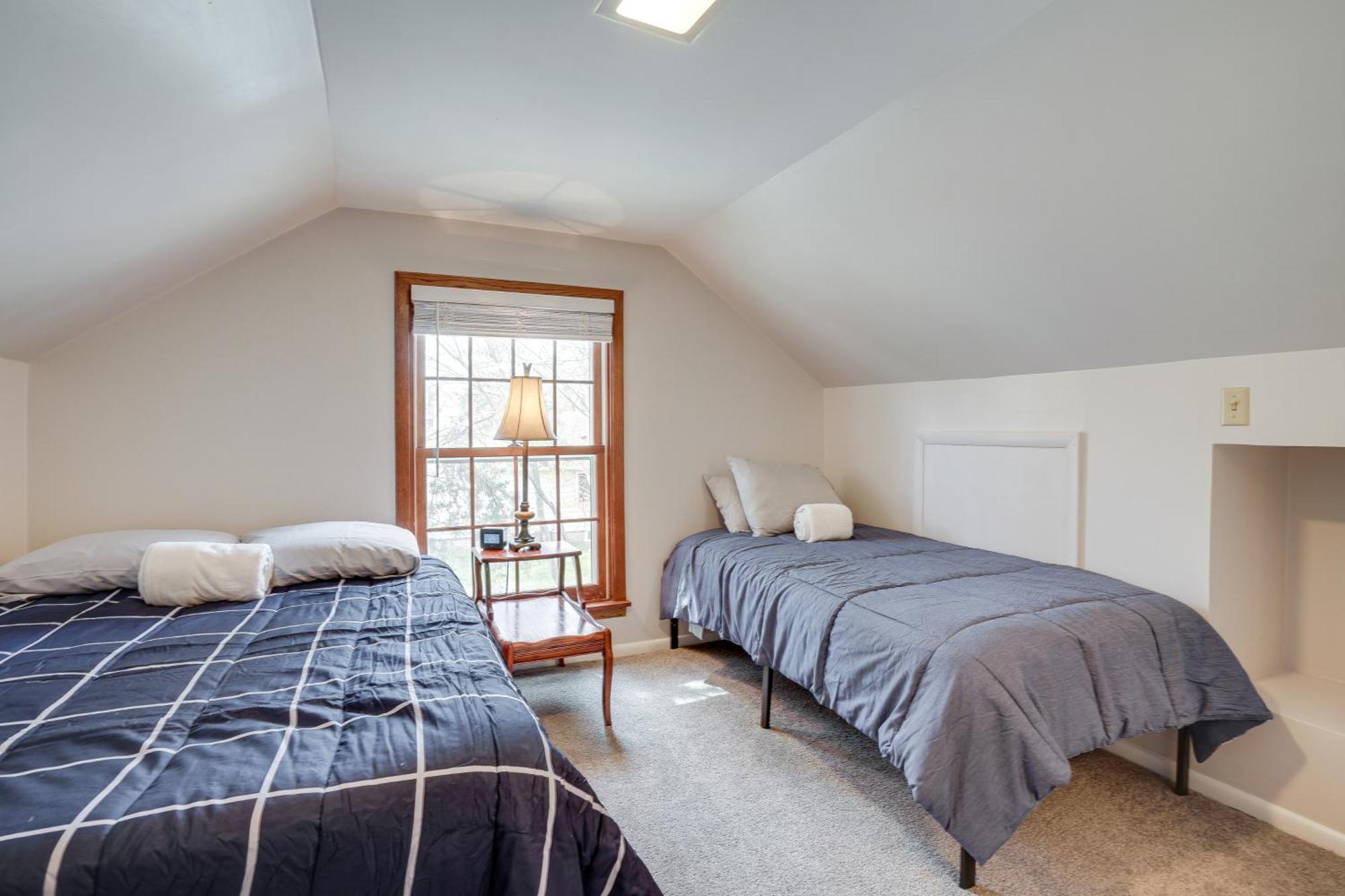 Holiday home Spacious 8 Mi To Downtown