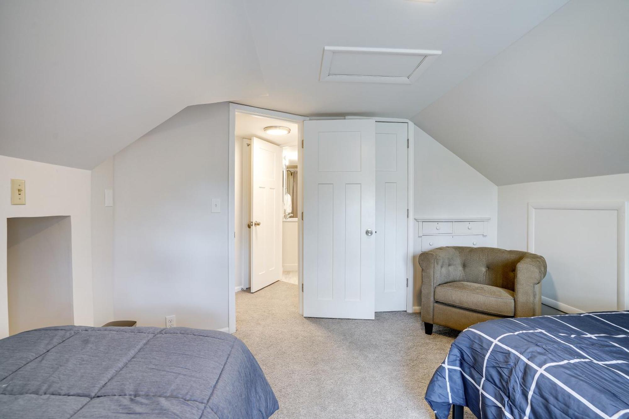 Holiday home Spacious 8 Mi To Downtown