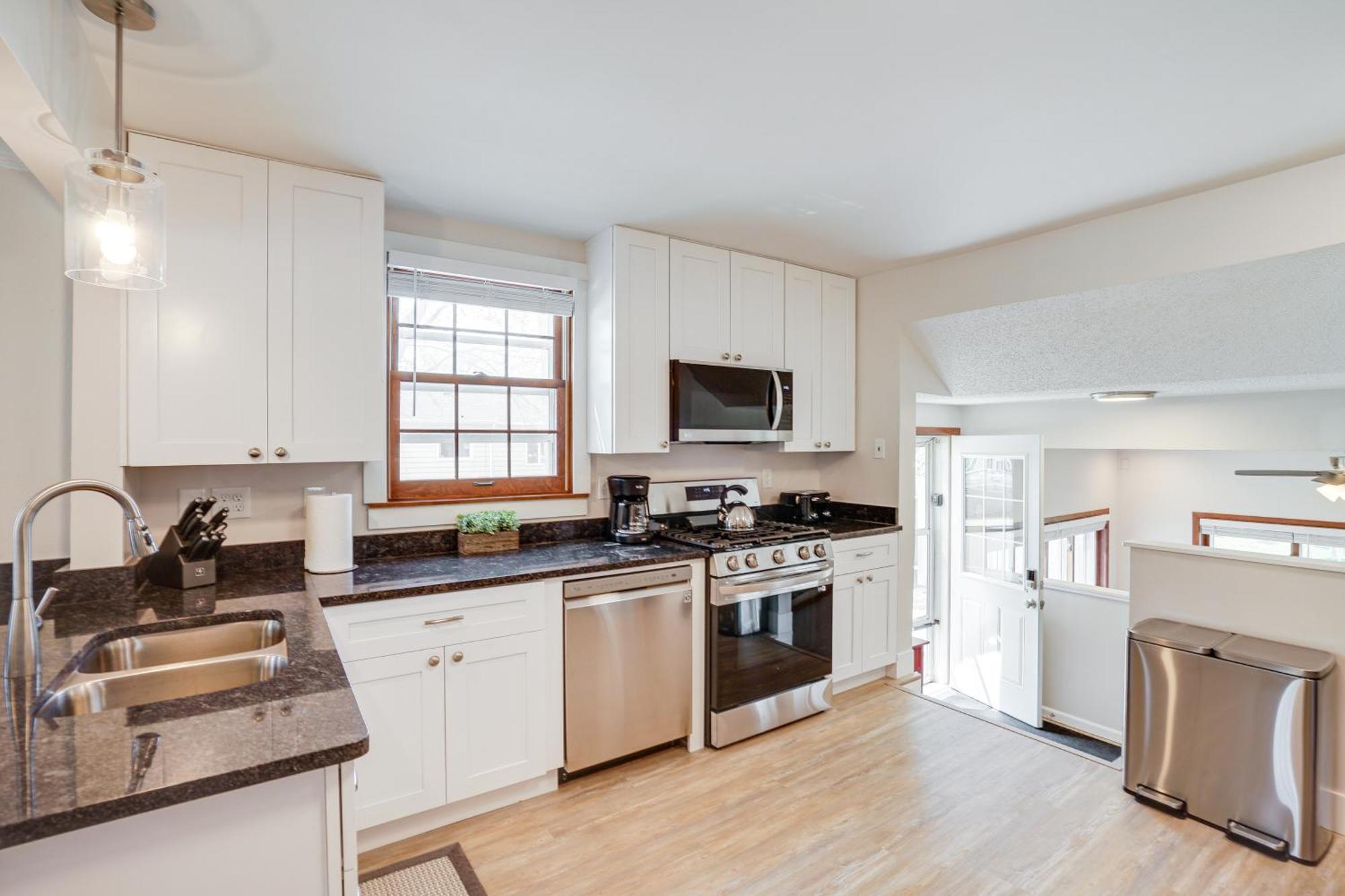 Spacious 8 Mi To Downtown Holiday home Minneapolis