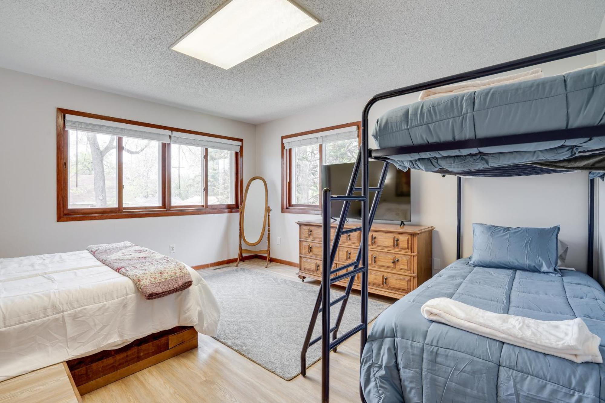 Spacious 8 Mi To Downtown Holiday home *