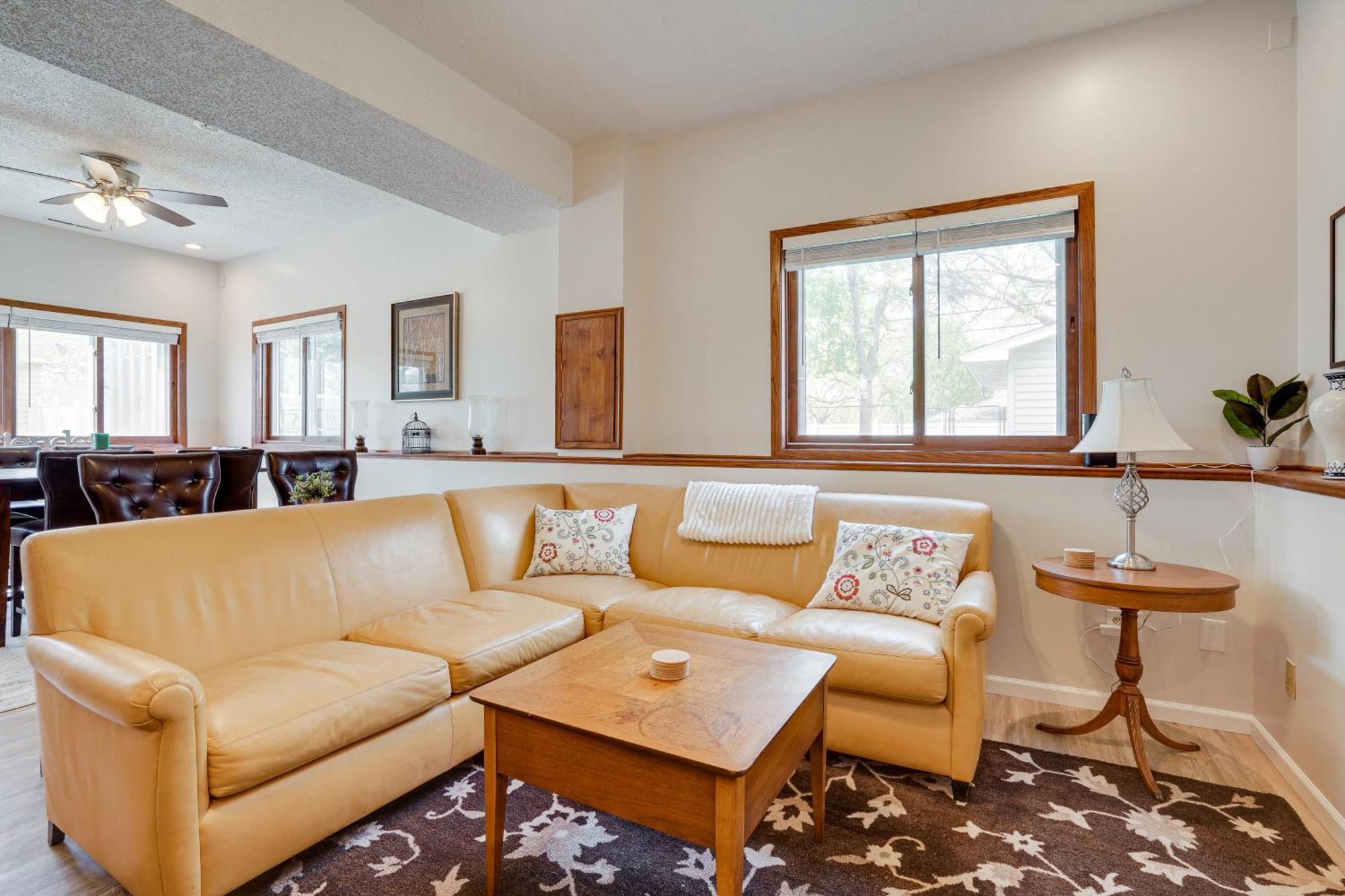 Spacious 8 Mi To Downtown Holiday home *