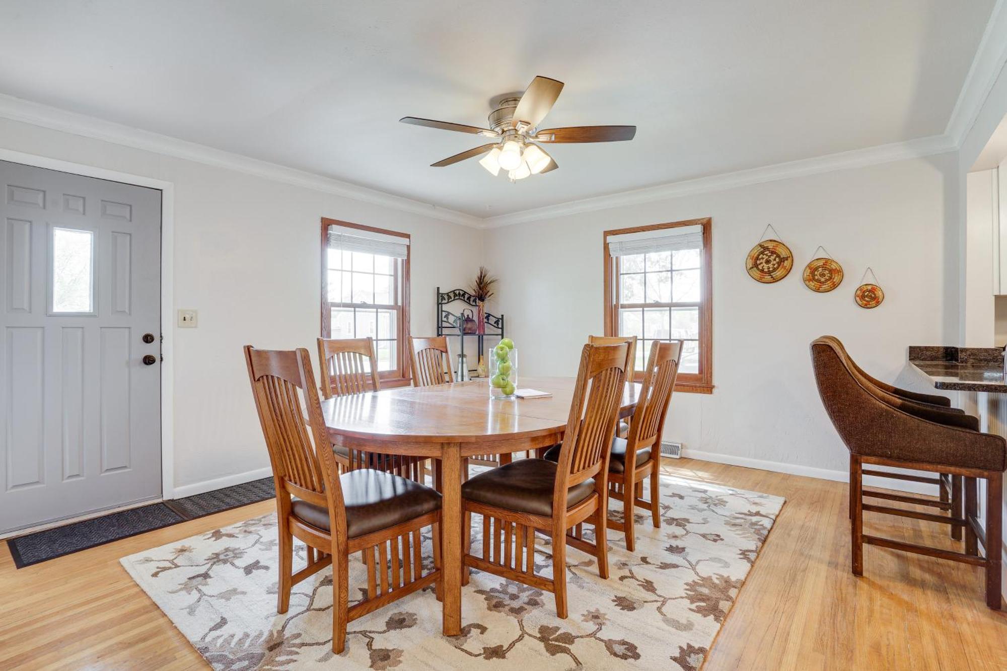 Spacious 8 Mi To Downtown Holiday home Minneapolis