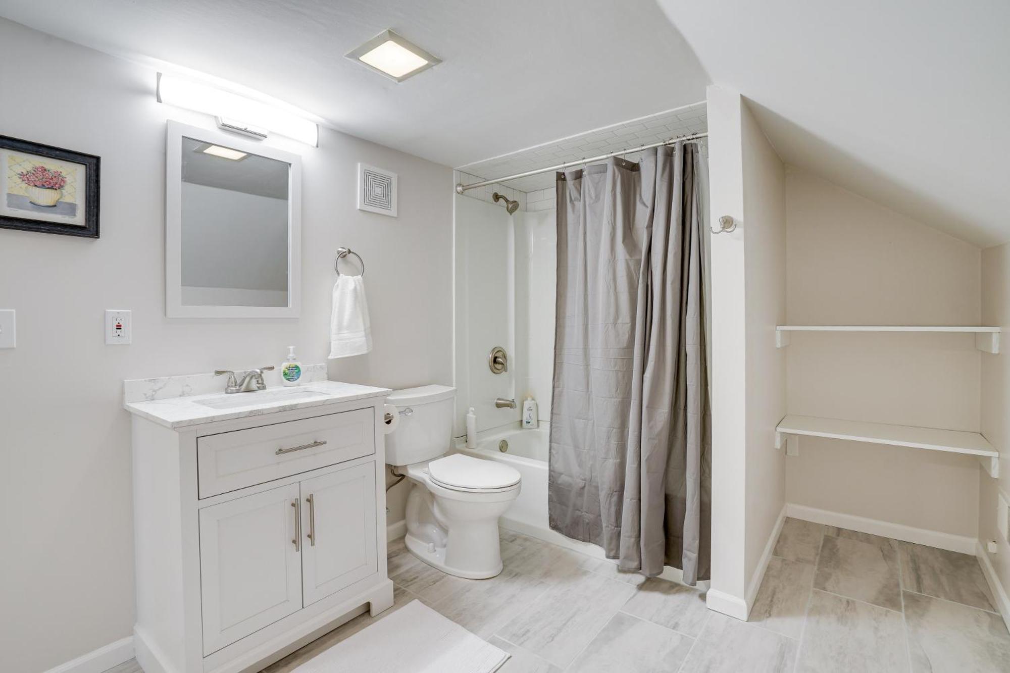 Spacious 8 Mi To Downtown