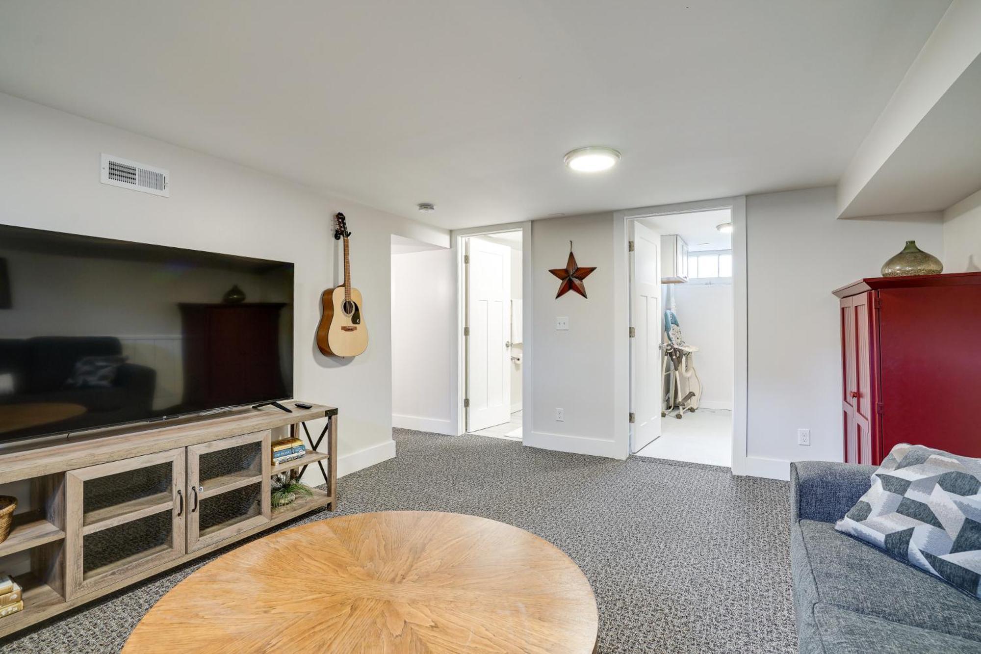Spacious 8 Mi To Downtown * Minneapolis