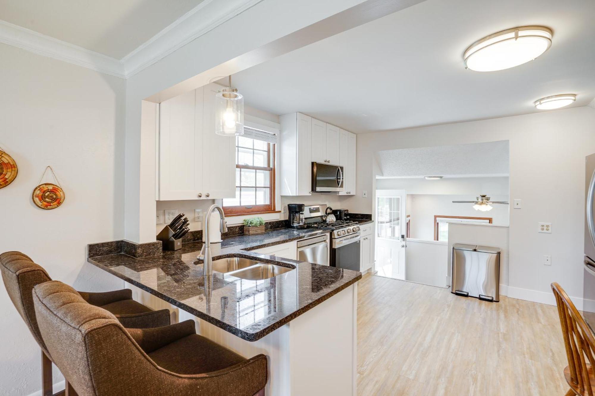 Spacious 8 Mi To Downtown
